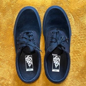 VANS PRO Skate Authentic Shoe. Men’s size 7 / womens 8.5